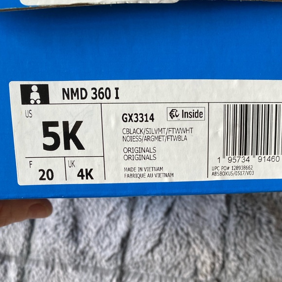 Toddler slip on Adidas size 5 all black Originals never worn - Picture 8 of 9